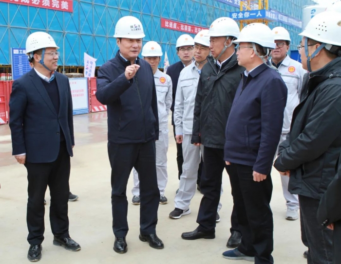省人大常委會(huì)副主任、省...